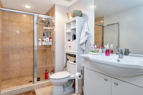 Condo in Hallandale Beach, Florida, 1 bedroom  № 1960529 - photo 20