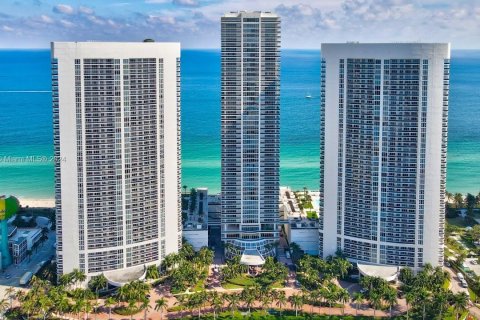Condo in Hallandale Beach, Florida, 1 bedroom  № 1960529