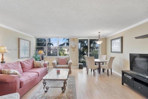 Купить кондоминиум в Норт-Майами, Флорида 2 спальни, 110.37м2, № 2063203 - фото 2