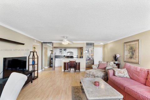 Купить кондоминиум в Норт-Майами, Флорида 2 спальни, 110.37м2, № 2063203 - фото 4