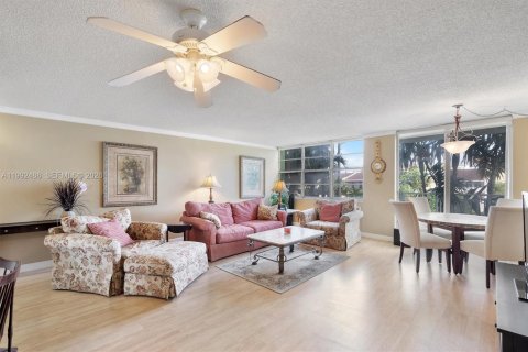 Купить кондоминиум в Норт-Майами, Флорида 2 спальни, 110.37м2, № 2063203 - фото 3