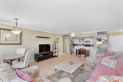 Купить кондоминиум в Норт-Майами, Флорида 2 спальни, 110.37м2, № 2063203 - фото 7