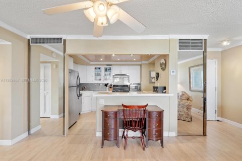 Купить кондоминиум в Норт-Майами, Флорида 2 спальни, 110.37м2, № 2063203 - фото 9