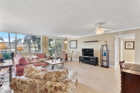 Кондоминиум с 2 спальнями в Норт-Майами, Флорида № 2063203