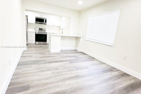 House in Miami, Florida 3 bedrooms, 133.78 sq.m. № 1693416 - photo 9