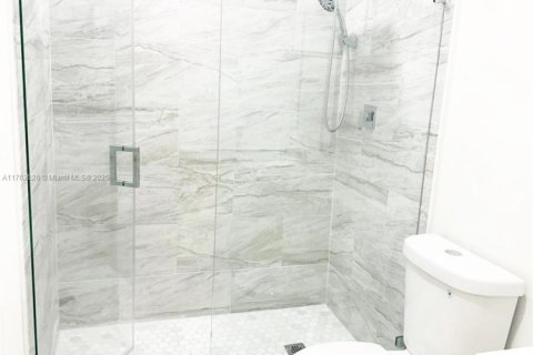 House in Miami, Florida 3 bedrooms, 133.78 sq.m. № 1693416 - photo 7