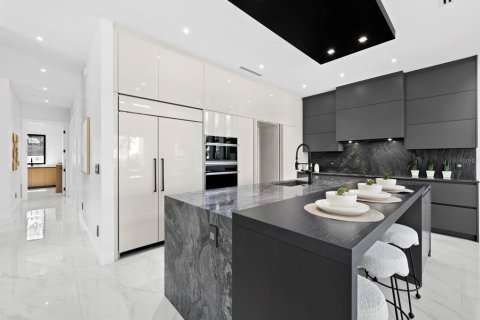 Villa ou maison à vendre à Sarasota, Floride: 4 chambres, 393.07 m2 № 2425205 - photo 13