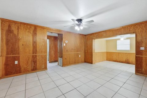 Commercial property in North Port, Florida 6 bedrooms, 259.94 sq.m. № 2215953 - photo 18