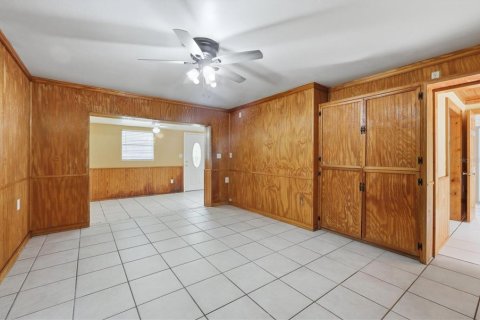 Commercial property in North Port, Florida 6 bedrooms, 259.94 sq.m. № 2215953 - photo 19