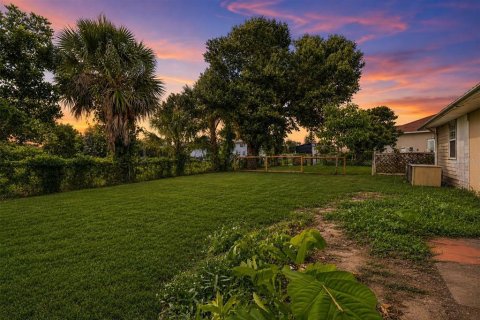 Commercial property in North Port, Florida 6 bedrooms, 259.94 sq.m. № 2215953 - photo 5
