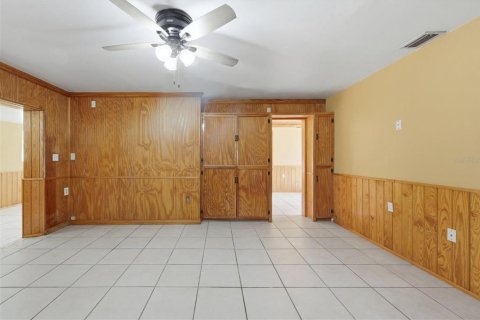 Commercial property in North Port, Florida 6 bedrooms, 259.94 sq.m. № 2215953 - photo 17