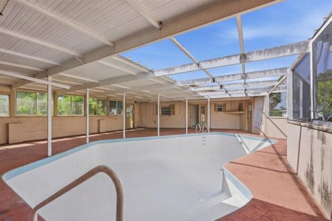 Commercial property in North Port, Florida 6 bedrooms, 259.94 sq.m. № 2215953 - photo 3