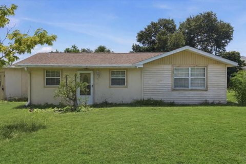 Commercial property in North Port, Florida 6 bedrooms, 259.94 sq.m. № 2215953 - photo 11