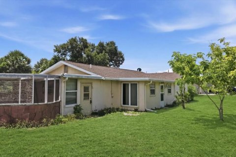 Commercial property in North Port, Florida 6 bedrooms, 259.94 sq.m. № 2215953 - photo 9