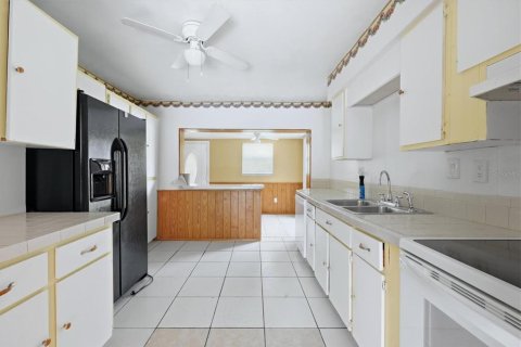 Commercial property in North Port, Florida 6 bedrooms, 259.94 sq.m. № 2215953 - photo 22