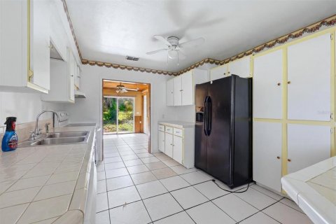 Commercial property in North Port, Florida 6 bedrooms, 259.94 sq.m. № 2215953 - photo 23
