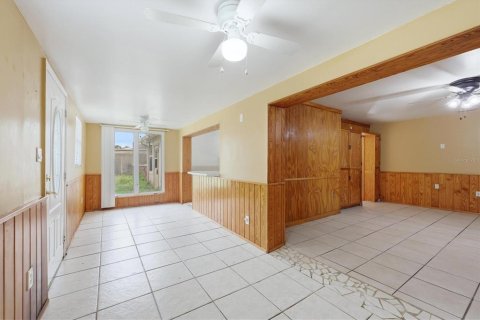 Commercial property in North Port, Florida 6 bedrooms, 259.94 sq.m. № 2215953 - photo 15