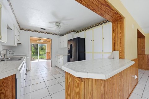 Commercial property in North Port, Florida 6 bedrooms, 259.94 sq.m. № 2215953 - photo 21