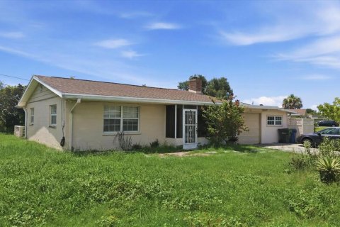Commercial property in North Port, Florida 6 bedrooms, 259.94 sq.m. № 2215953 - photo 12