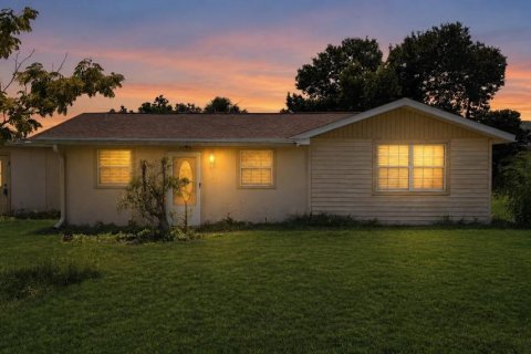 Commercial property in North Port, Florida 6 bedrooms, 259.94 sq.m. № 2215953 - photo 4