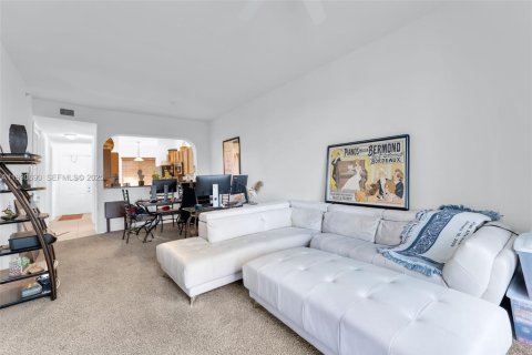 Condominio en venta en Pompano Beach, Florida, 2 dormitorios, 106.47 m2 № 2034383 - foto 10