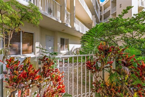 Condominio en venta en Pompano Beach, Florida, 2 dormitorios, 106.47 m2 № 2034383 - foto 4