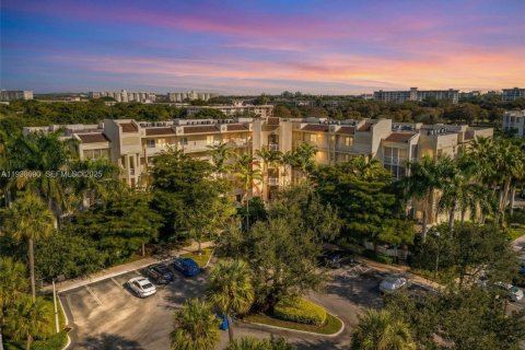 Condominio en Pompano Beach, Florida, 2 dormitorios  № 2034383