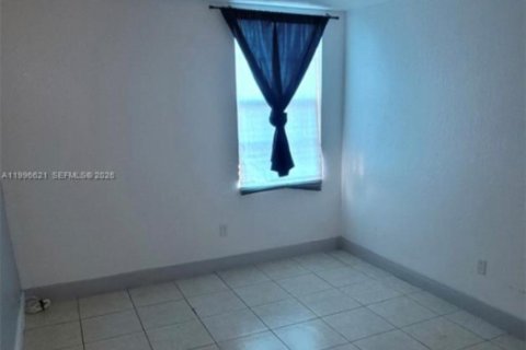 Condo in Hialeah, Florida, 2 bedrooms  № 2066796 - photo 7