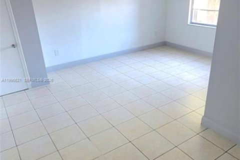 Condo in Hialeah, Florida, 2 bedrooms  № 2066796 - photo 5