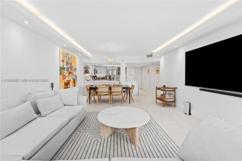 Купить кондоминиум в Майами, Флорида 2 спальни, 144.46м2, № 1982436 - фото 4