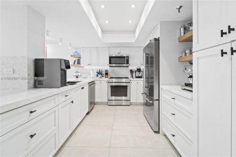 Купить кондоминиум в Майами, Флорида 2 спальни, 144.46м2, № 1982436 - фото 7