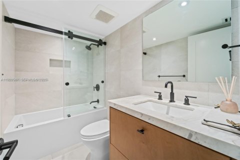 Купить кондоминиум в Майами, Флорида 2 спальни, 144.46м2, № 1982436 - фото 18