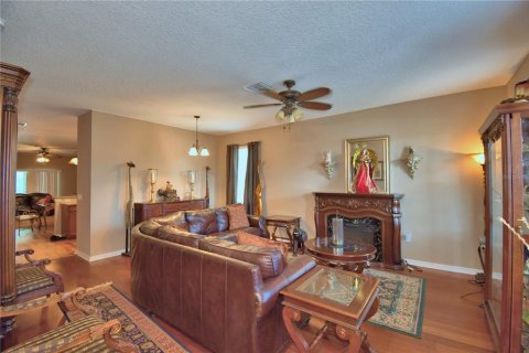 House in Plant City, Florida 4 bedrooms, 270.25 sq.m. № 1765406 - photo 12