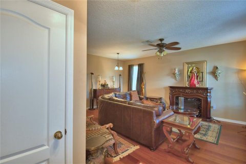House in Plant City, Florida 4 bedrooms, 270.25 sq.m. № 1765406 - photo 11