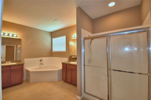 House in Plant City, Florida 4 bedrooms, 270.25 sq.m. № 1765406 - photo 22