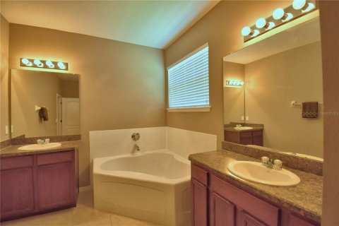 House in Plant City, Florida 4 bedrooms, 270.25 sq.m. № 1765406 - photo 23