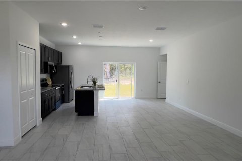 Casa en alquiler en Citrus Springs, Florida, 4 dormitorios, 146.79 m2 № 1910227 - foto 3