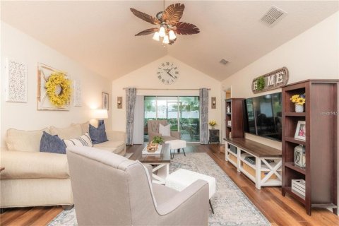 Villa ou maison à louer à Spring Hill, Floride: 3 chambres, 153.1 m2 № 2419854 - photo 4