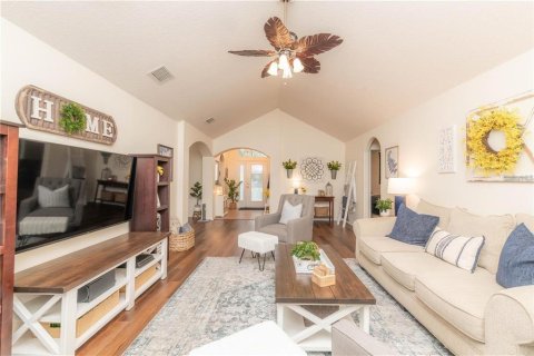 Villa ou maison à louer à Spring Hill, Floride: 3 chambres, 153.1 m2 № 2419854 - photo 5