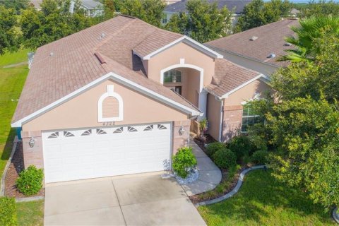 Villa ou maison à louer à Spring Hill, Floride: 3 chambres, 153.1 m2 № 2419854 - photo 2