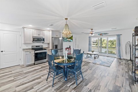 House in Hernando Beach, Florida 3 bedrooms, 114.73 sq.m. № 1568532 - photo 6