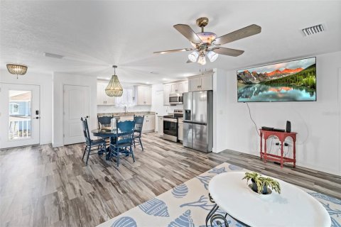 House in Hernando Beach, Florida 3 bedrooms, 114.73 sq.m. № 1568532 - photo 7