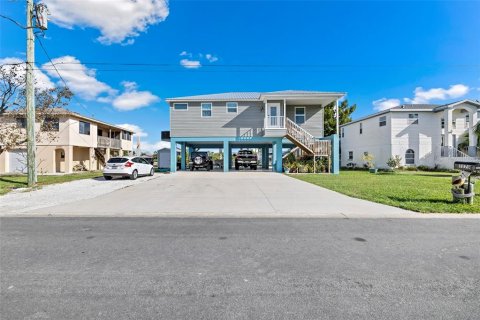 House in Hernando Beach, Florida 3 bedrooms, 114.73 sq.m. № 1568532 - photo 2