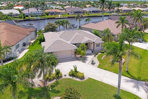 Casa en venta en Punta Gorda, Florida, 3 dormitorios, 187.85 m2 № 1915268 - foto 1
