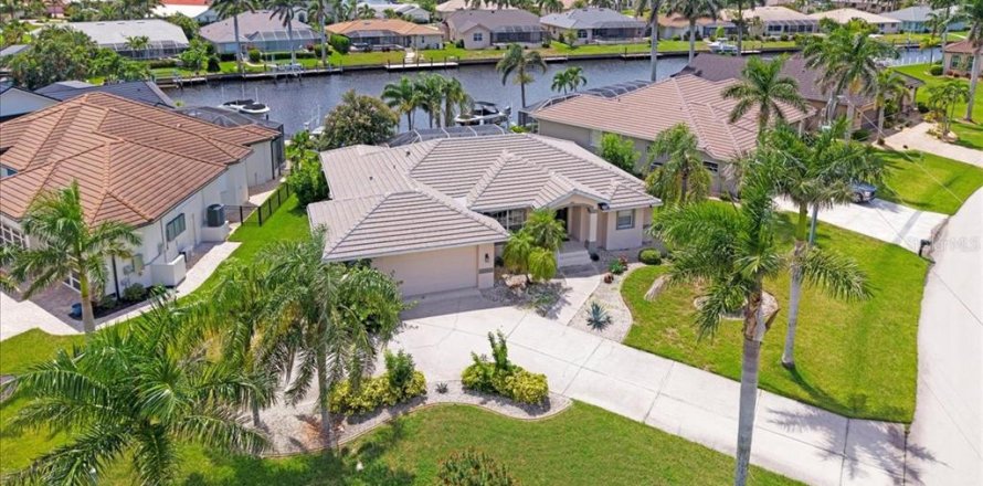 Casa en Punta Gorda, Florida 3 dormitorios, 187.85 m2 № 1915268