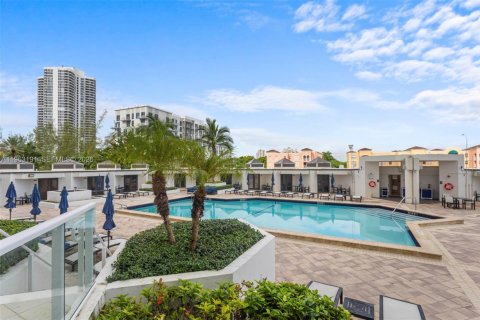Condo in Aventura, Florida, 2 bedrooms  № 2081001 - photo 26