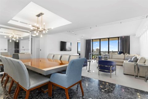 Condo in Aventura, Florida, 2 bedrooms  № 2081001 - photo 8