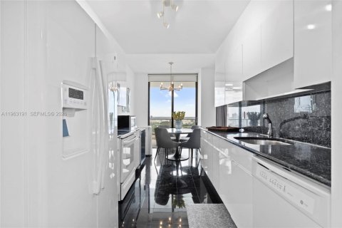 Condo in Aventura, Florida, 2 bedrooms  № 2081001 - photo 10