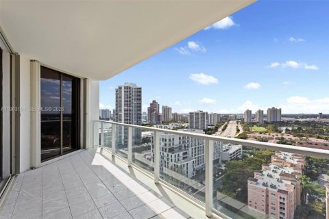 Condo in Aventura, Florida, 2 bedrooms  № 2081001 - photo 24