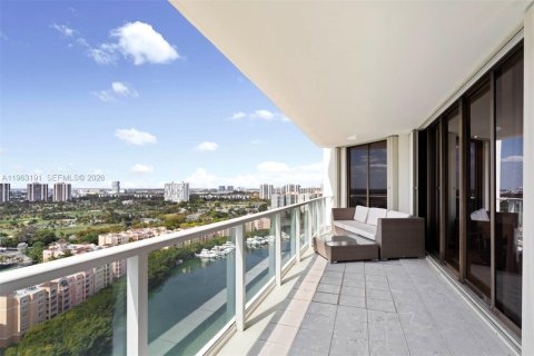Condo in Aventura, Florida, 2 bedrooms  № 2081001 - photo 25